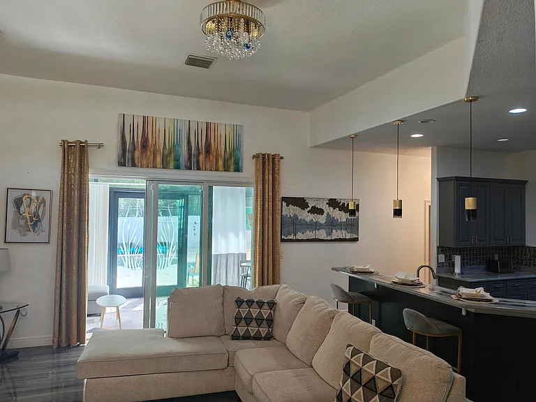 376 SW Tulip Blvd — Photo 32