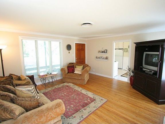 3rd image of 2328 Cathay Way