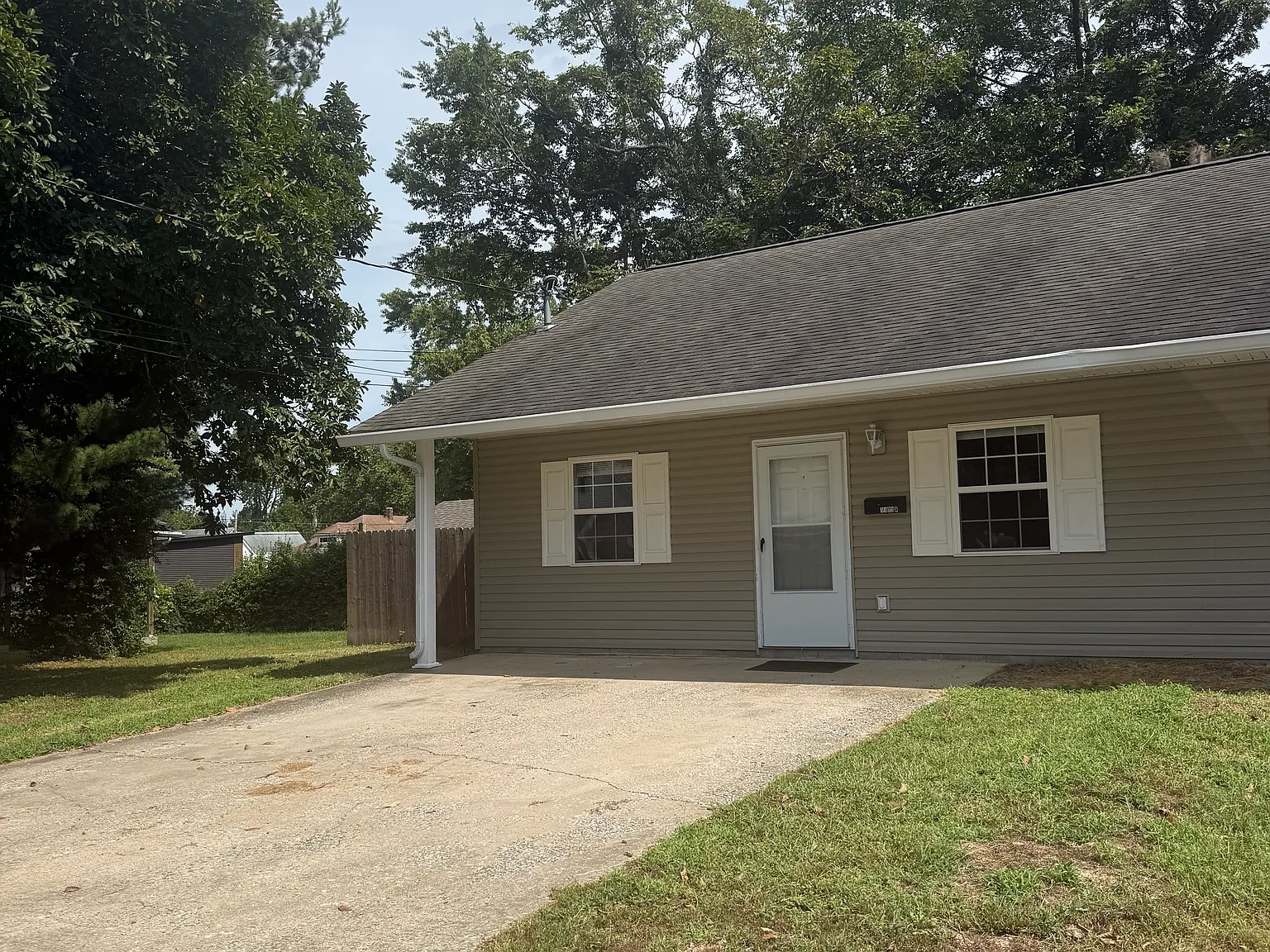 2 bed, $1,000 — Photo 1