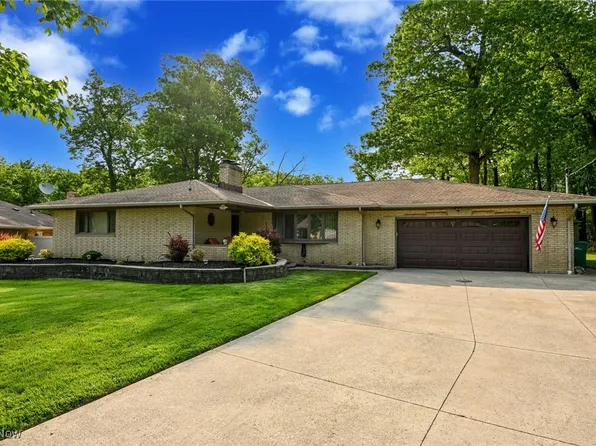 2660 S Mary Ln, Seven Hills, OH 44131