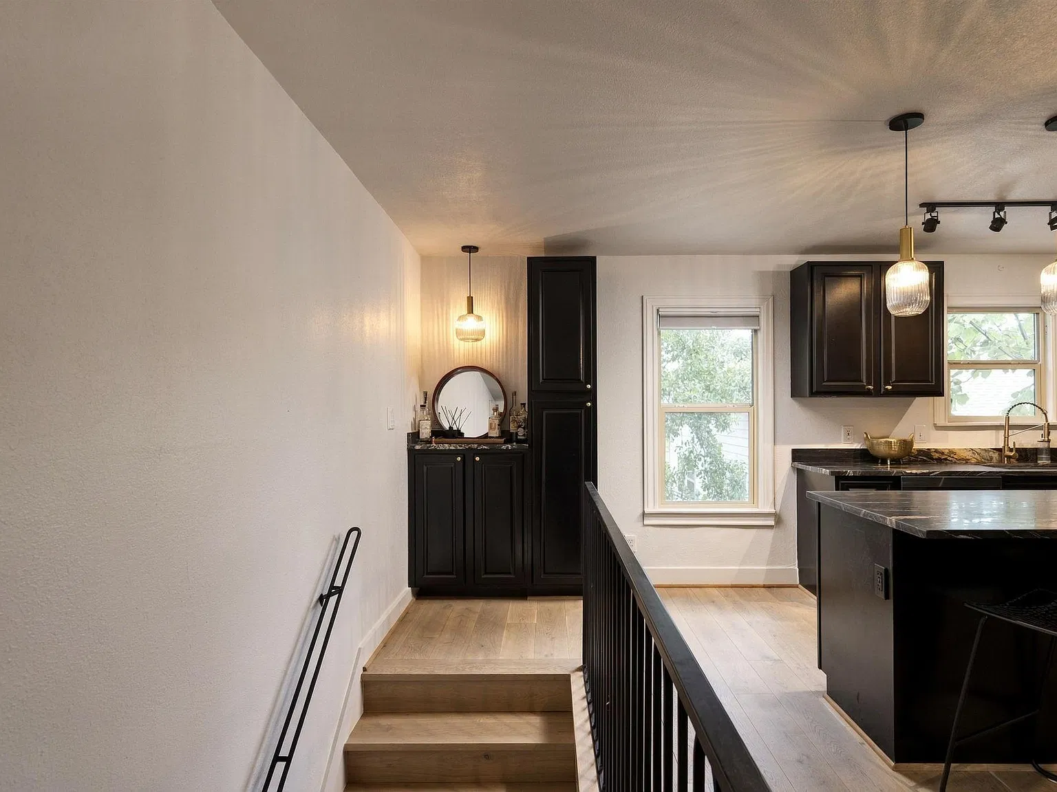 2 bed, 2.0 bath, 930 sqft, $2,050 — Photo 3