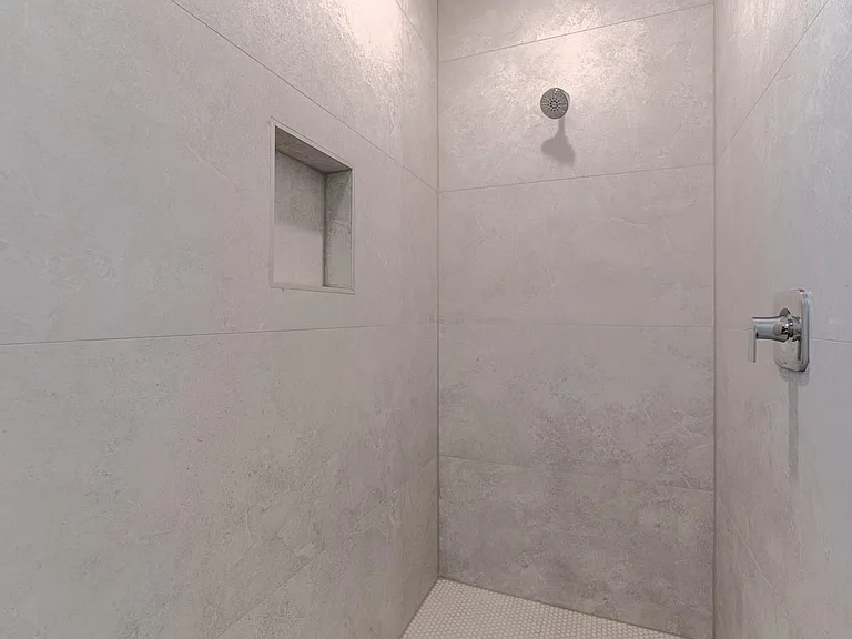 7613 Victory Reserve St — Photo 22