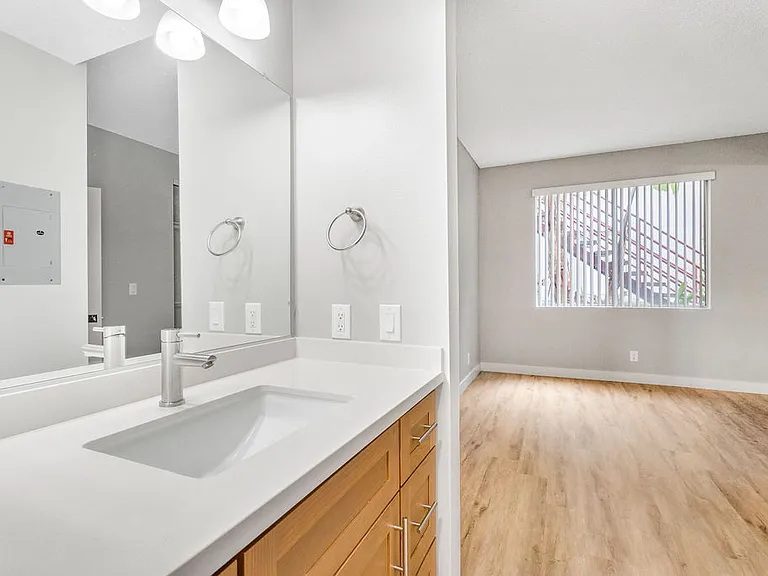 Noho Huston — Photo 17