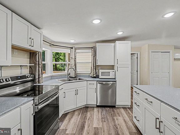 2nd image of 4820 Moser Ln