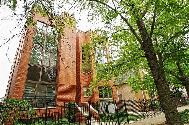 1st image of 1647 N Artesian Ave #1