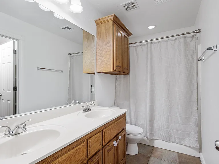 4900 Sunny Ct — Photo 9