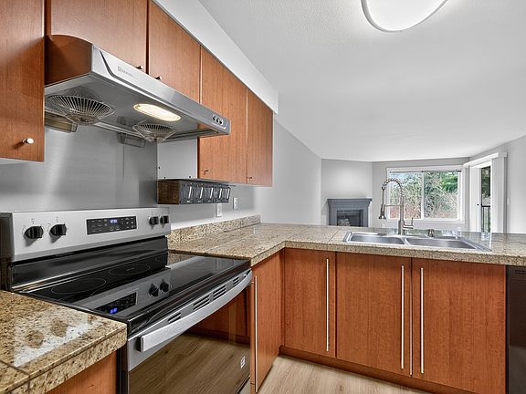 2nd image of 11307 NE 128th St APT G204