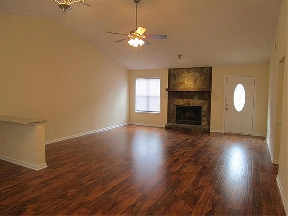 3rd image of 3516 Shelly Dr