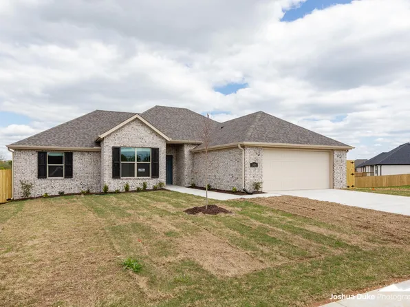 1470 N Pershing St, Fayetteville, AR 72704