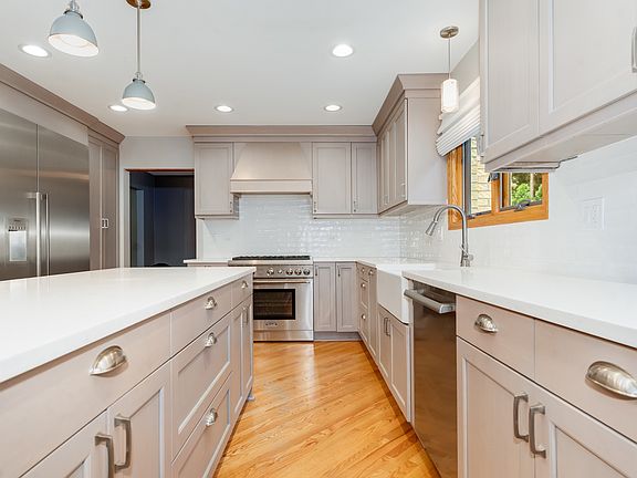 5th image of 2315 Ridgewood Rd