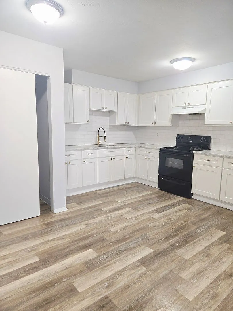 1, 2, 3 bedrooms — Photo 1