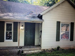 2017 N Travis Ave, Springfield, MO 65803