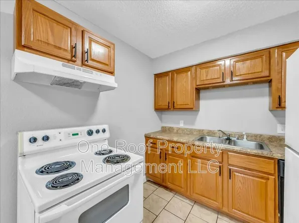 2003 Chateau Dr E, Harrisonville, MO 64701