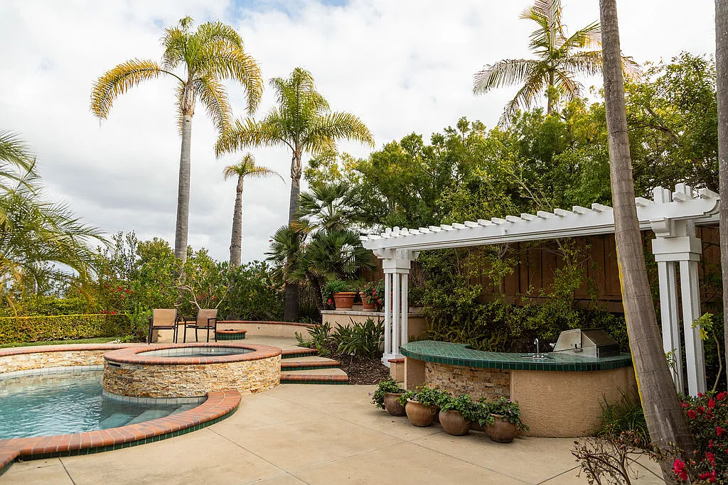 5 bed, 4008 sqft, $8,999 — Photo 4