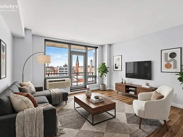 5-49 Borden Avenue image 1 of 11