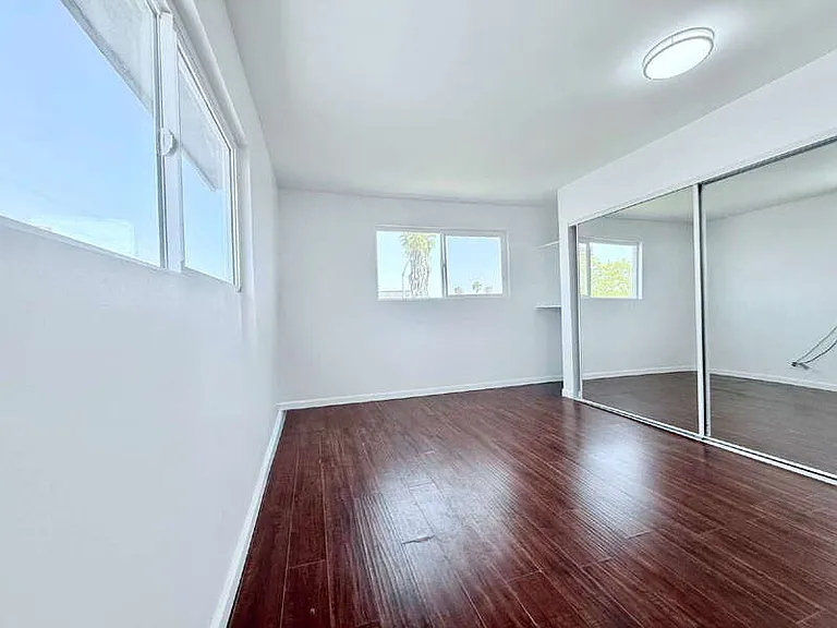 1915 S Longwood Ave #5 — Photo 12
