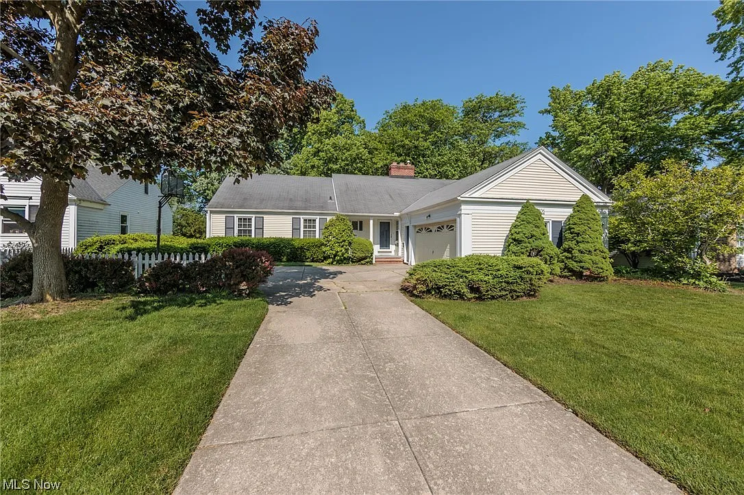 2806 Tonawanda Dr photo 1