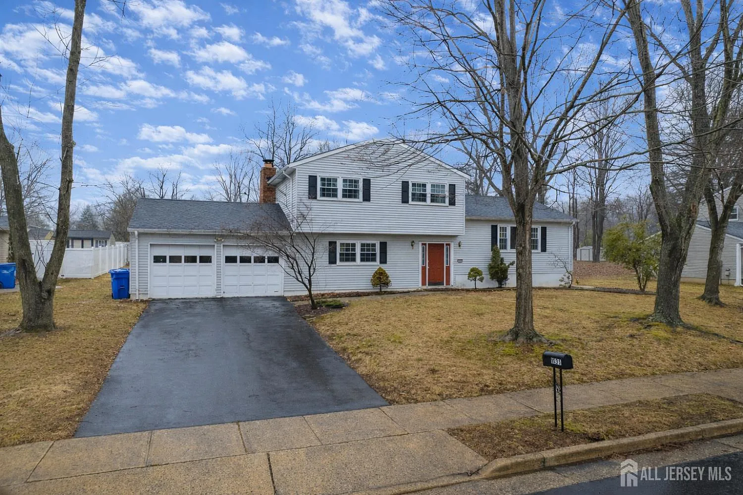 1035 Hillside Dr photo 1