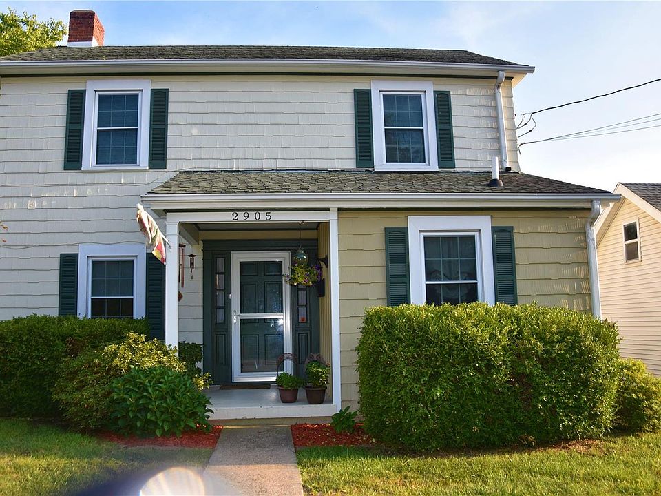 2nd image of 2905 Pleasant St