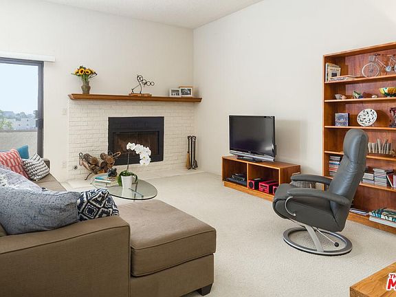 5th image of 1258 Brockton Ave APT 303
