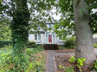 2 Linden Pl, Glen Head, NY 11545