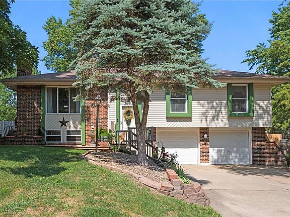 3rd image of 517 NE Johnston Dr