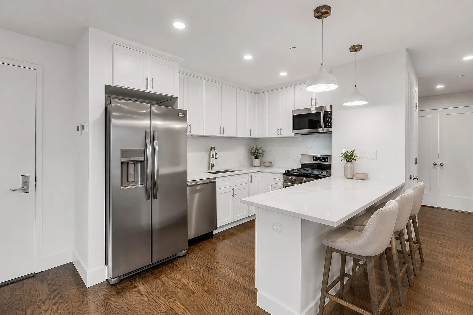 1 bed, 775 sqft, $5,600 — Photo 1