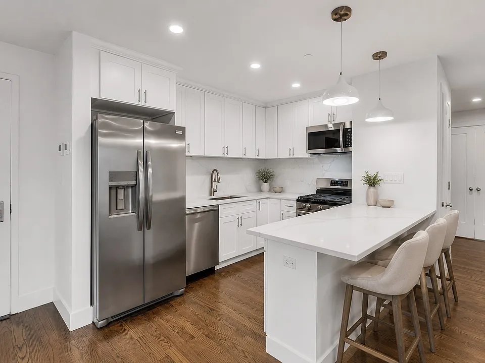 1431 Old Northern Blvd #4
