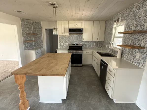 512 S 5th St, Sanger, TX 76266