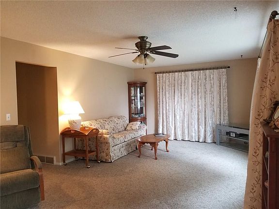 3rd image of 2976 Georgina Dr