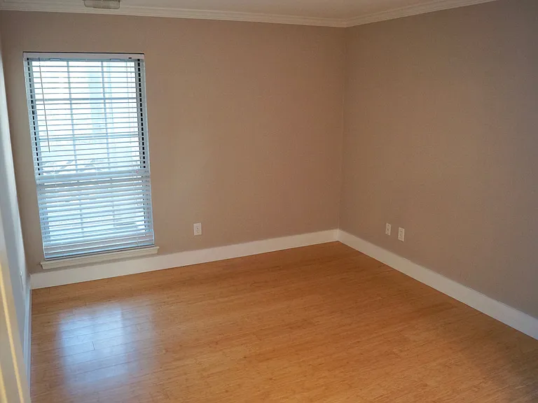 1005 Kingswood Dr — Photo 3