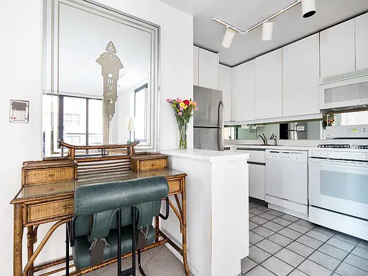 Sold by Sotheby's International Realty | media 6