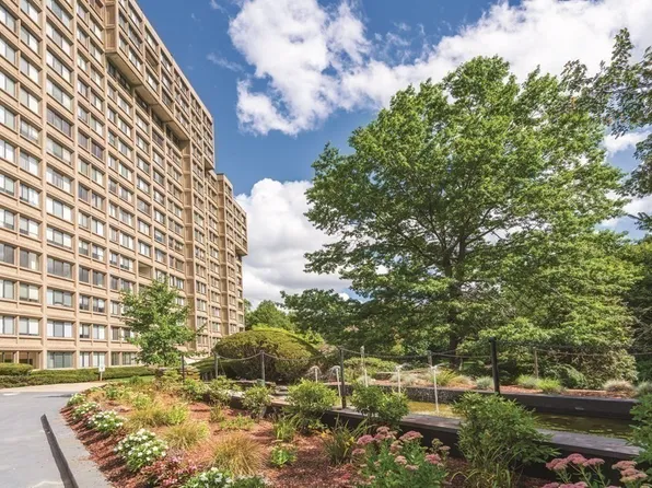 250 Hammond Pond Pkwy APT 604N, Newton, MA 02467
