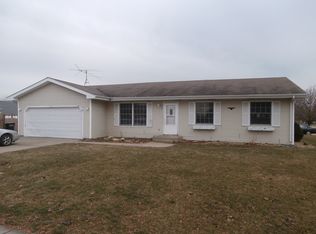 700 Barton Ln, Peotone, IL 60468