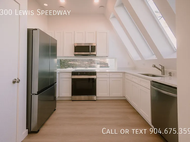 3300 Lewis Speedway St — Photo 9