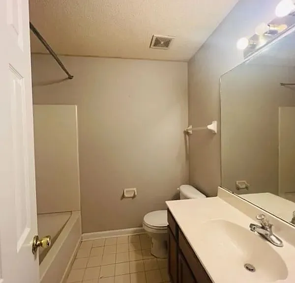 1201 Breezy Valley Dr — Photo 14