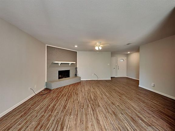 2nd image of 549 Park Center Blvd