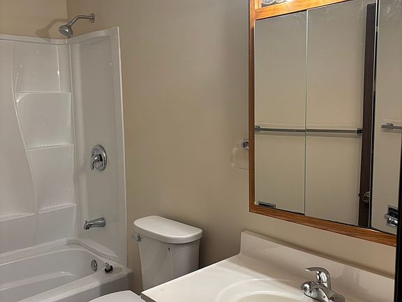 4th image of 2786 Willow Dr APT 5