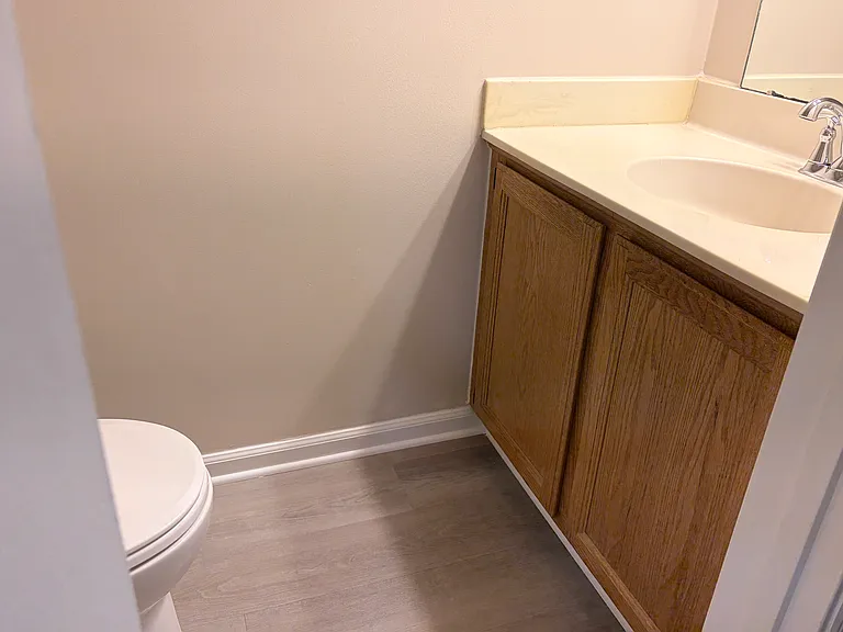 33 Forest Green Dr — Photo 7