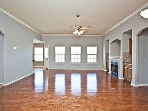 2nd image of 851 Sienna Dr