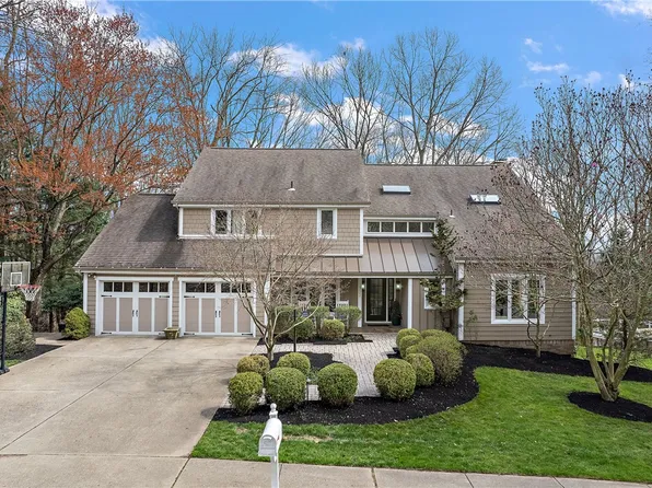 302 Chaucer Ct N, Sewickley, PA 15143