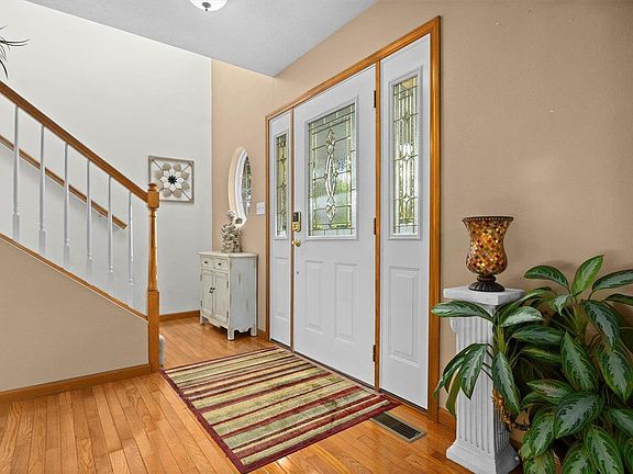 5th image of 12 Lori Ann Ct