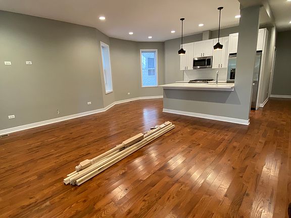 4th image of 1317 W Carmen Ave #1F