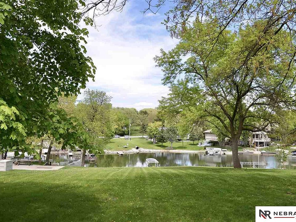 1st image of 806 Beaver Lake Blvd