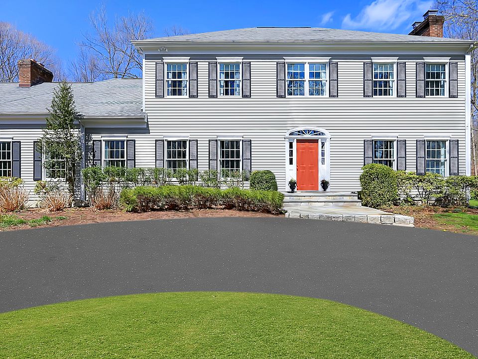 Perfect colonial.  Minutes to town, on private, quiet lot.  