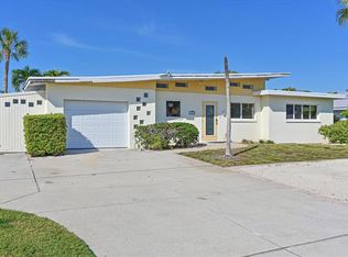 512 Key Royale Dr, Holmes Beach, FL 34217
