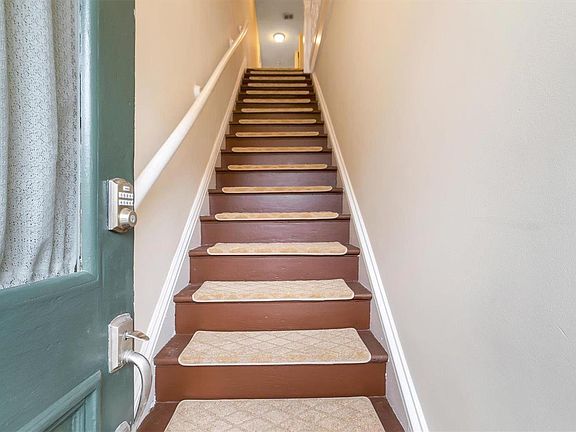 2nd image of 2821 Magnolia Ave