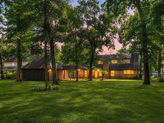 2nd image of 26215 Oakhurst Dr