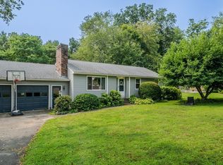 25 Meadowbrook Dr, Easthampton, MA 01027