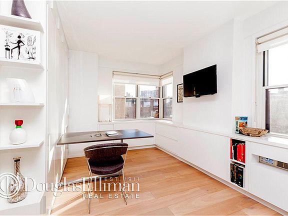 3rd image of 14 Horatio St APT 8J